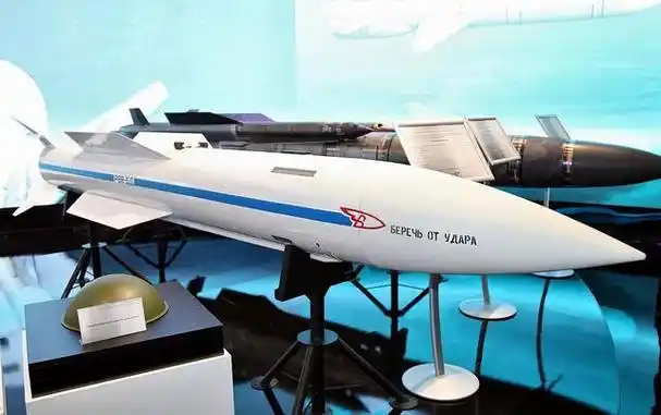 空空导弹是现代化战斗机主要的空战武器,空空导弹分为近距离格斗导弹