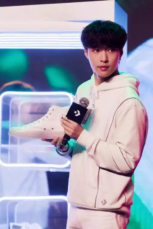 张艺兴代言匡威##张艺兴[超话]