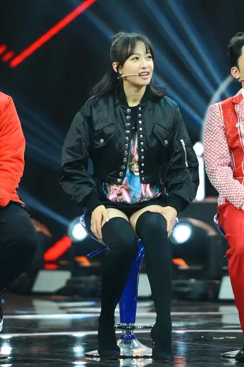 宋茜穿黑长靴 参加王牌