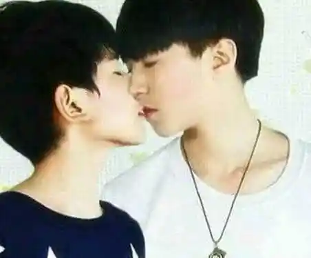 【图】王俊凯的女朋友李佳宁接吻照曝光 家庭背景揭秘