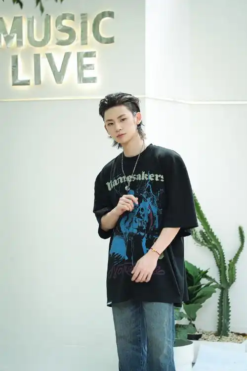 小鬼王琳凯超话初遇泰国,热闹多彩.