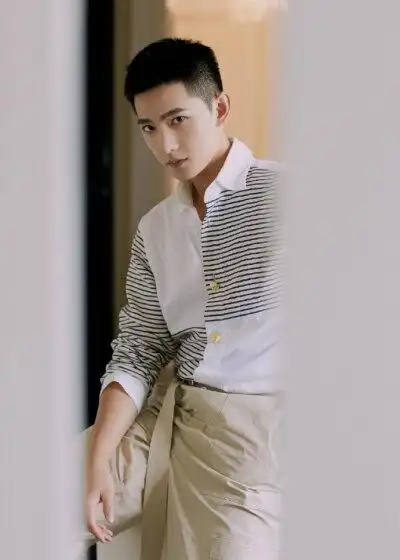 杨洋简洁清爽短发活动照