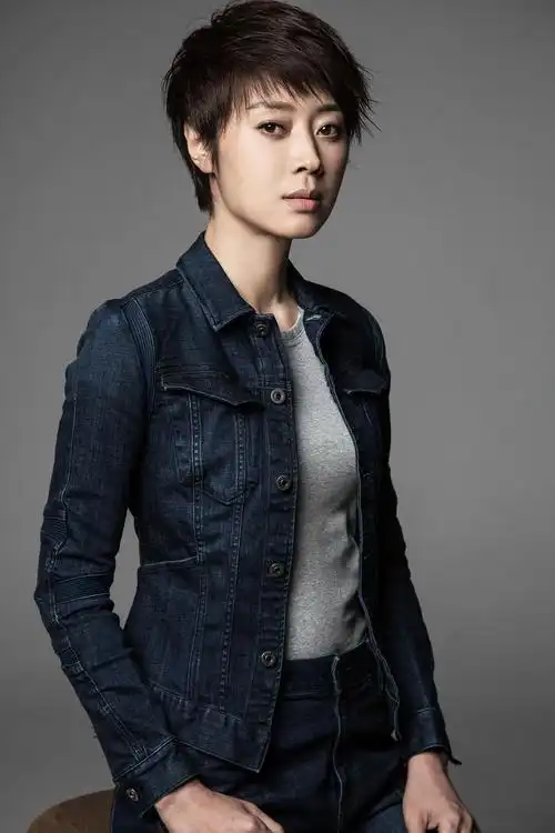 精分女王范志博许多年里迟到的演技派