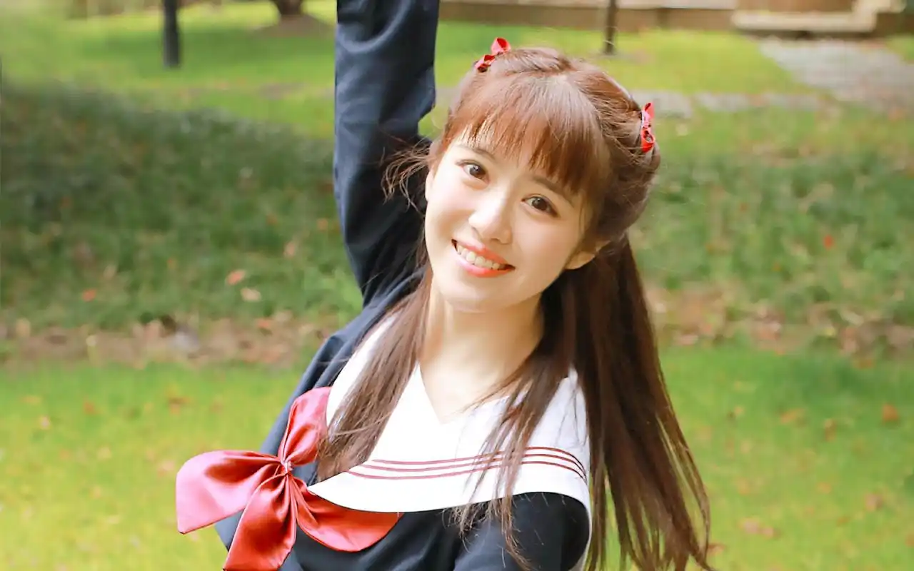 可爱甜美校园少女唯美高清壁纸