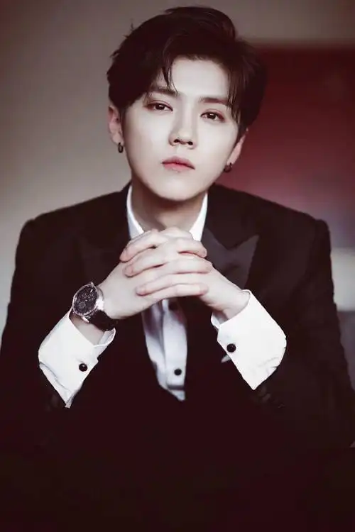 路人镜头里的鹿晗