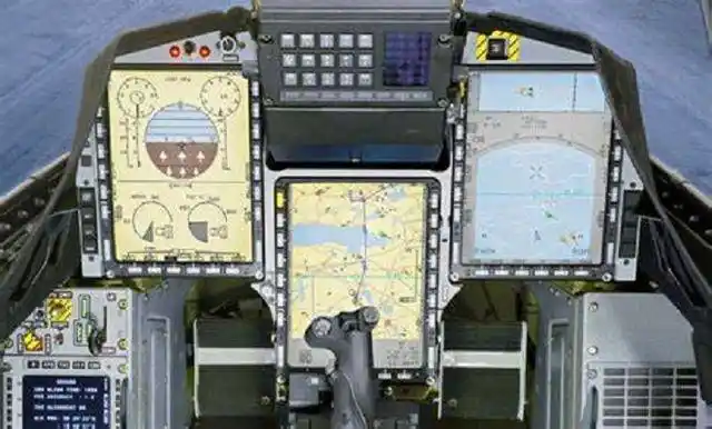 歼-11bs座舱亮相 豪华程度让人吃惊 彰显飞机强大作战能力_战斗机