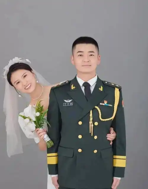 这12对军人的结婚照,你觉得哪个更好看?_登记_工作_陆军