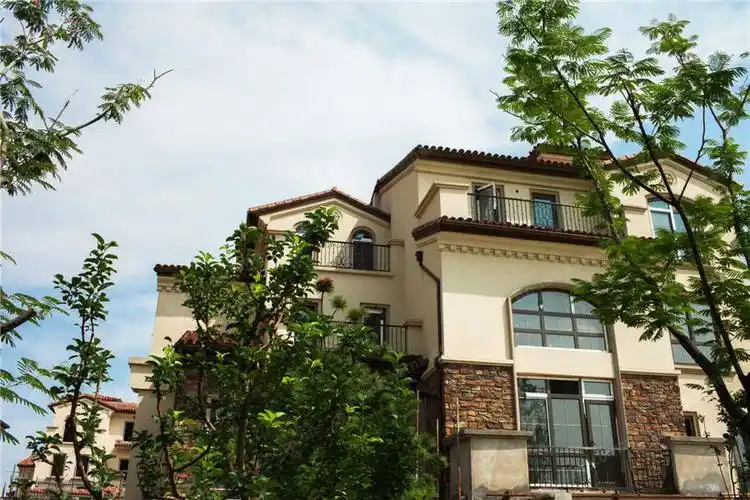 p>棕榈滩金棕榈别墅项目位于北京市顺义区天竺镇温榆河畔.