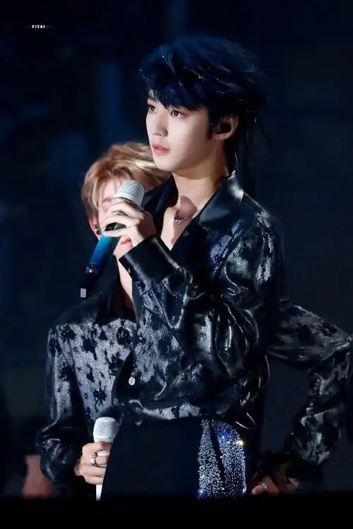 王俊凯超话#王俊凯新歌回望#谁家的乖猫猫吐舌头@tfboys-王俊凯回望