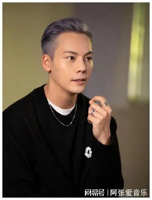 陈伟霆换了新发型,留背头的他突然发现不帅了,颜值下降