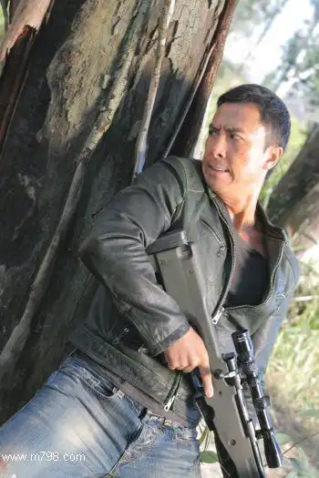 电影(导火线)的导演是谁?