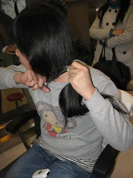 美女自己动手剪头发!(北京no.81)(10)