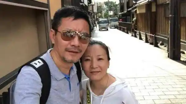 虽然田小洁非常低调,但其实田小洁和他老婆曾萍曾经参加过一个节目,那