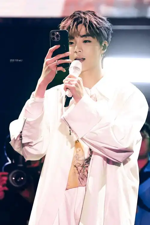 陈立农超话06#陈立农六周年给粉丝唱生日歌