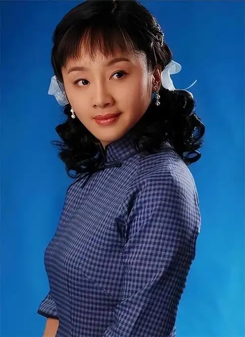 回顾王新军离异后娶妻生子唐静却至今未婚她在追求什么