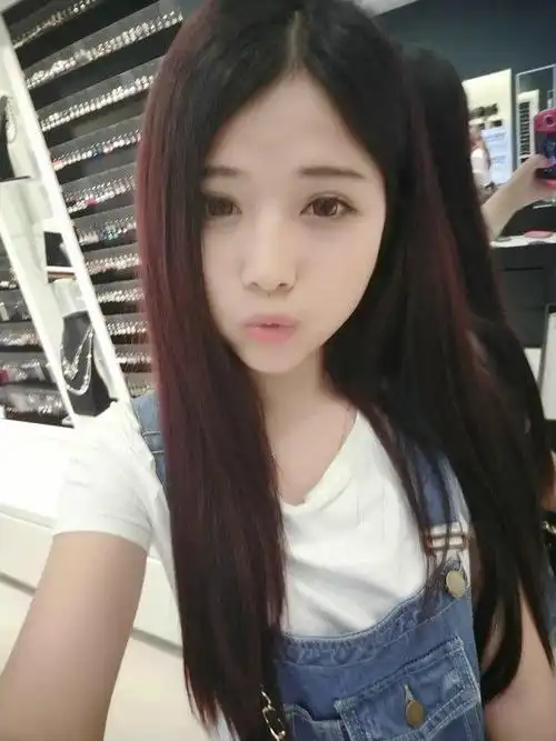 qq女生皮肤:靓丽的女孩 倾城明媚一笑