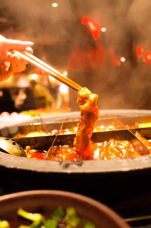 重庆美食,九宫格火锅,麻辣火锅,辣椒,红油重庆-红九格火锅.