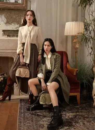 "佳霏猫"组合的孟佳vs王霏霏,谁的舞台表现力你更喜欢?