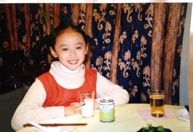 《琉璃》播完,考古袁冰妍小时候,太可爱了,原来小时候就是美人