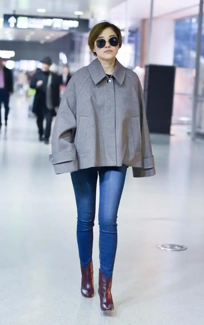 梅婷瘦身成功,时尚品味升级 梅婷近期减肥成功并剪了短发,令人惊艳.