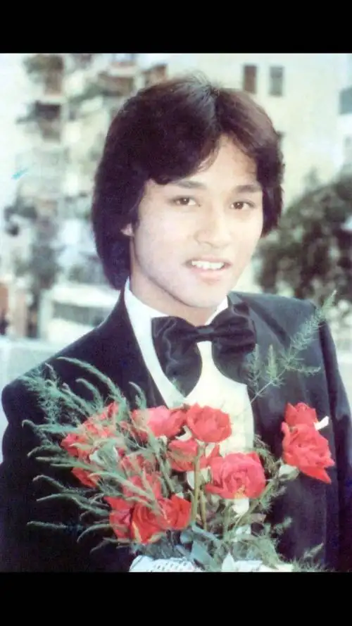 张国荣 1977刚出道