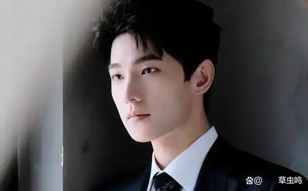 收手吧杨洋,别再侮辱观众眼睛了!33岁装酷又油腻,雷人又无脑