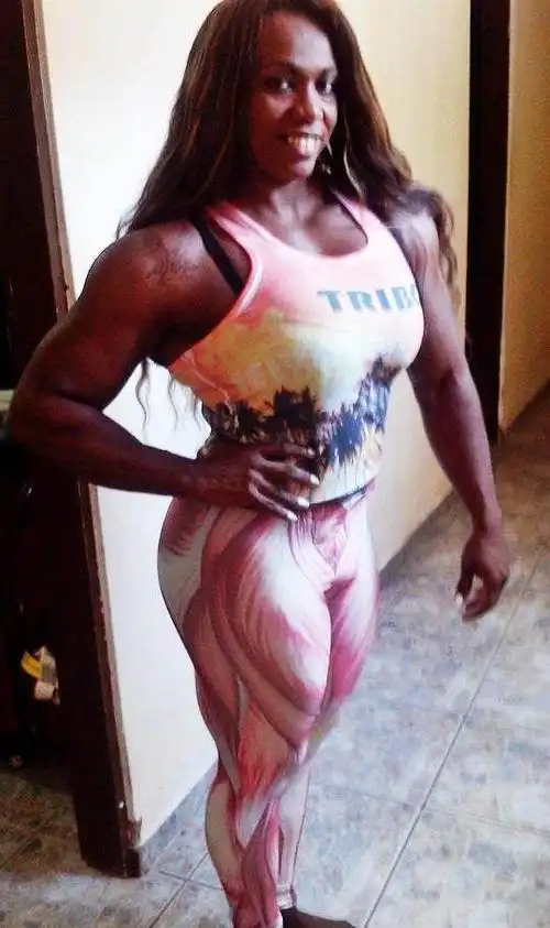 健身10年练成肌肉女,欲做巴西女超人