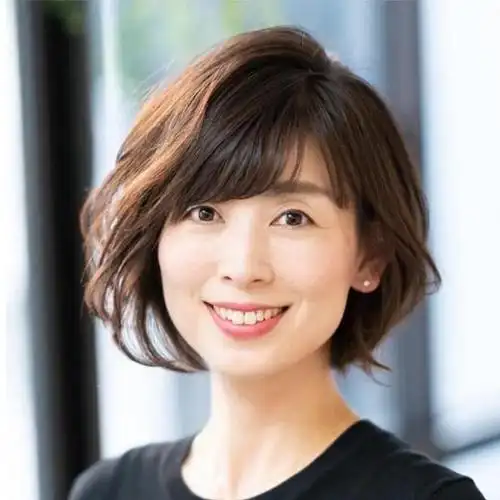 50岁女人的头发"宜短不宜长",不信看这4款短发烫,洋气又减龄|发型