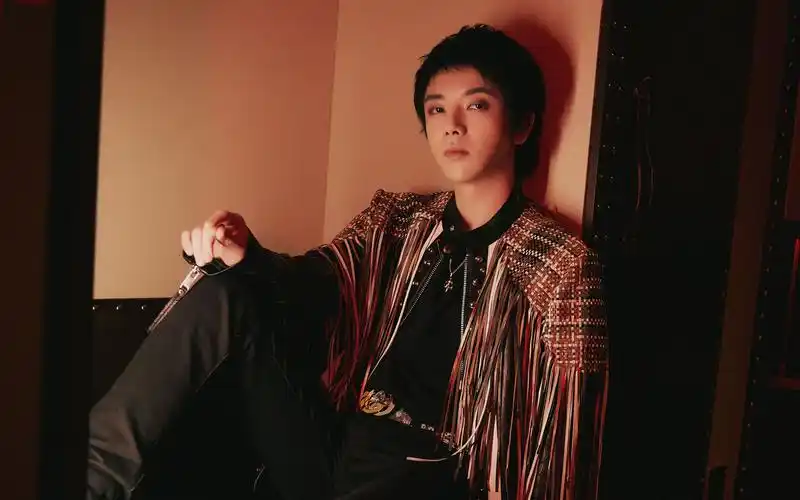 华晨宇炫酷时尚写真图片桌面壁纸