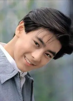 1992年,年仅17岁的林志颖发布了首张个人专辑《不是每个恋曲都有美好