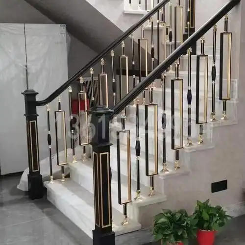 豪华高端别墅室内楼梯扶手护栏铝合金实木家用现代轻奢楼梯扶手