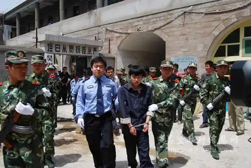 我县召开公捕公判大会图