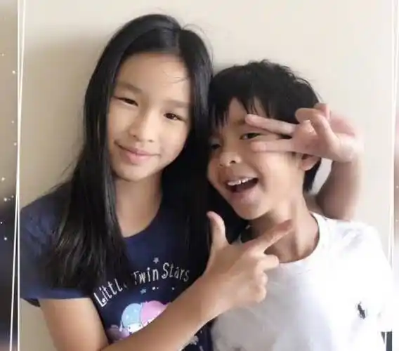 另外一个美满的家庭当然离不开要孩子,一儿一女组成"好"字,张庭可以说