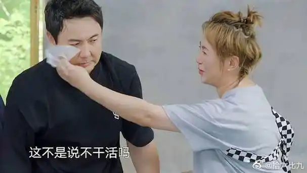 马丽帮沈腾擦汗,不愧荧屏黄金搭档,友情让人慕了