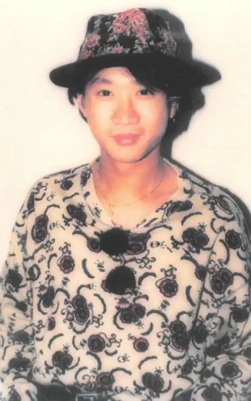 黄家驹珍贵单人照颜值和实力秒杀现在的小鲜肉