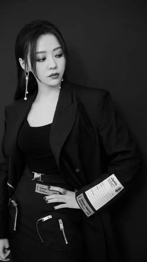 歌手张靓颖,歌声优美动听,来看姐姐的美照吧