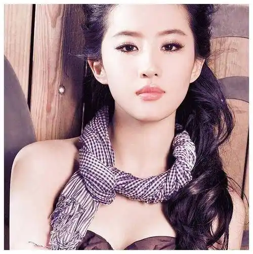 刘亦菲初中清纯照曝光!