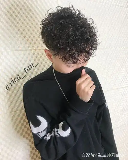 2019男士流行发型,两侧铲短,纹理烫,锡纸烫,三面光18款!