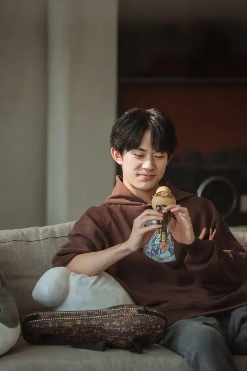 易烊千玺 是你吗忧伤的孩子 易烊千玺ins晒泥塑作品,四字弟弟越来越多