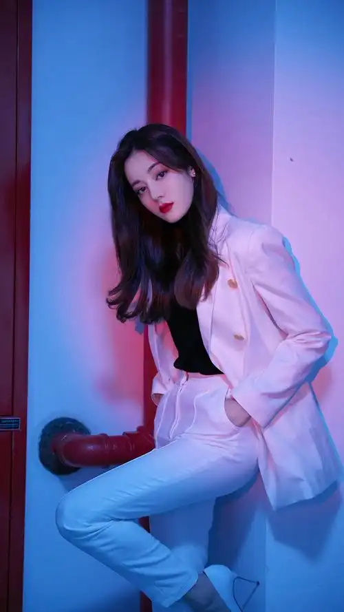 迪丽热巴超a酷美高清桌面壁纸