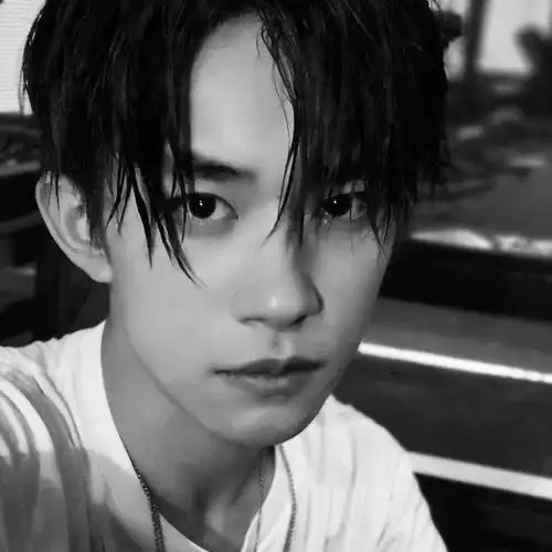 易烊千玺壁纸及易烊千玺语录