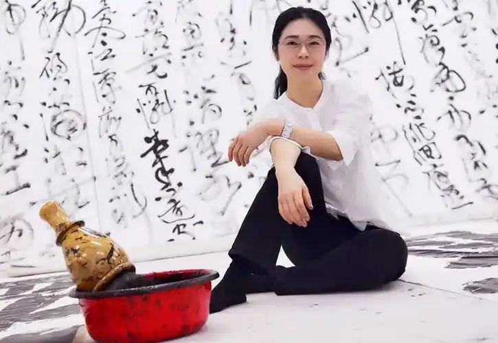 王佳宁其实,在拜师"丑书大师"以前,她们的书法都写得很漂亮,可以说真