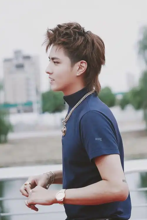 2018吴亦凡超级企鹅联盟终极红蓝大战红毯_高清图片大全-爱豆app