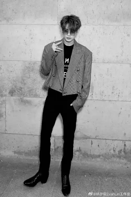 内娱九头身身材的明星#还有谁没看过林彦俊的全身照嘛?