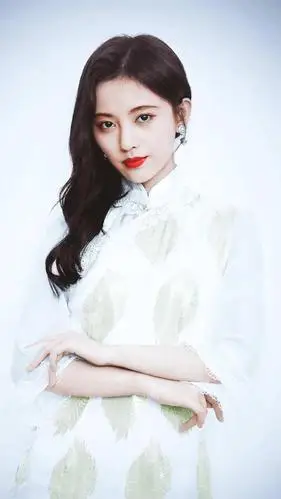 鞠婧祎穿旗袍,紫色惊艳,黄色温婉.