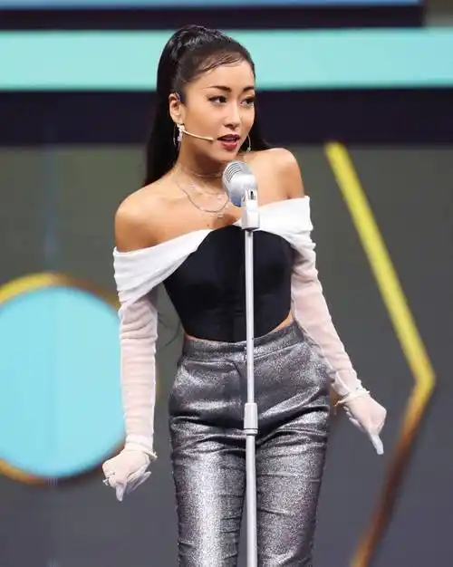 隽逸卖惨炫富当小三,立了10年的"淳朴"人设,终于崩塌了_网友_李荣浩