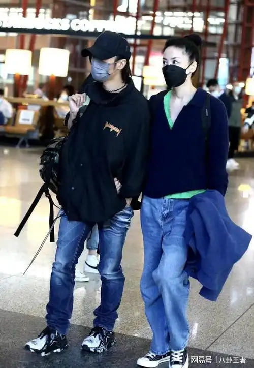 张柏芝复婚无望!谢霆锋王菲深夜机场同框,高调牵手接吻秀恩爱