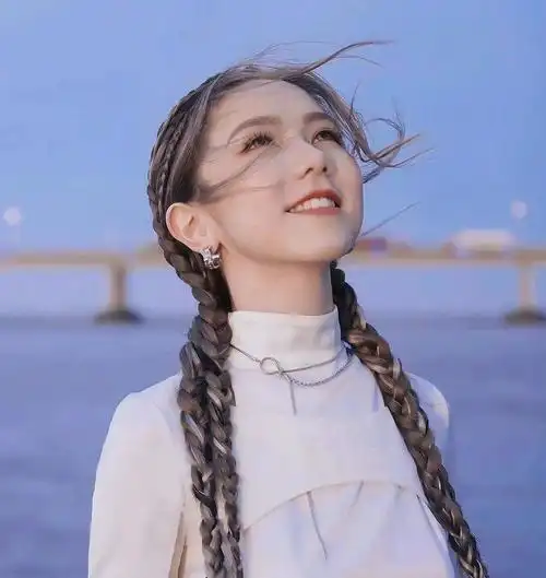 杨超越张子枫争夺最纯洁女明星皮裤女王邓紫棋出场无人说话