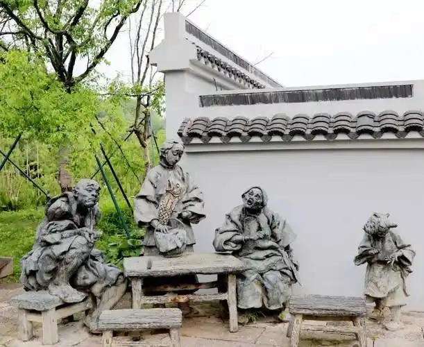 鲁镇,由文豪鲁迅构思,在《祝福》《故乡》《孔乙已》《狂人日记》等