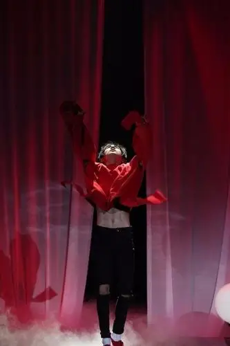 少年还是那个少年只不过快要加冕称王了 - 易烊千玺 - zeze!啧啧